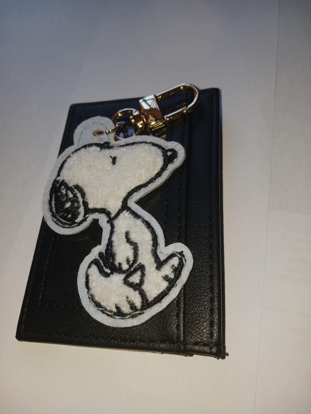 Peanuts Black & White Snoopy Cardholder with Snoopy Keychain - Picture 7 of 10